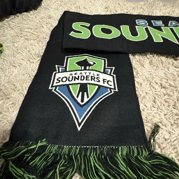 Seattle Sounders FC Black and Green Soundwave Scarf - Picture 2 of 5